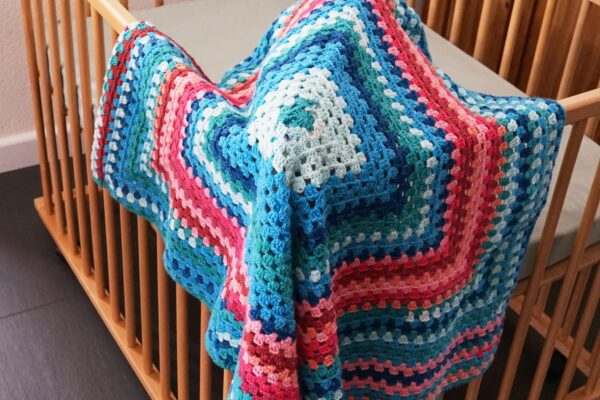 Gehaakt Babydekentje “Grote granny square”